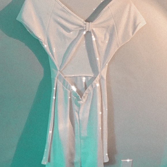 Dresses - Picture 2 of 16